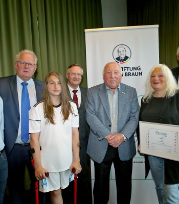 2018 UEFA Foundation for Children Award for <b>Ampu Kids</b> in Germany