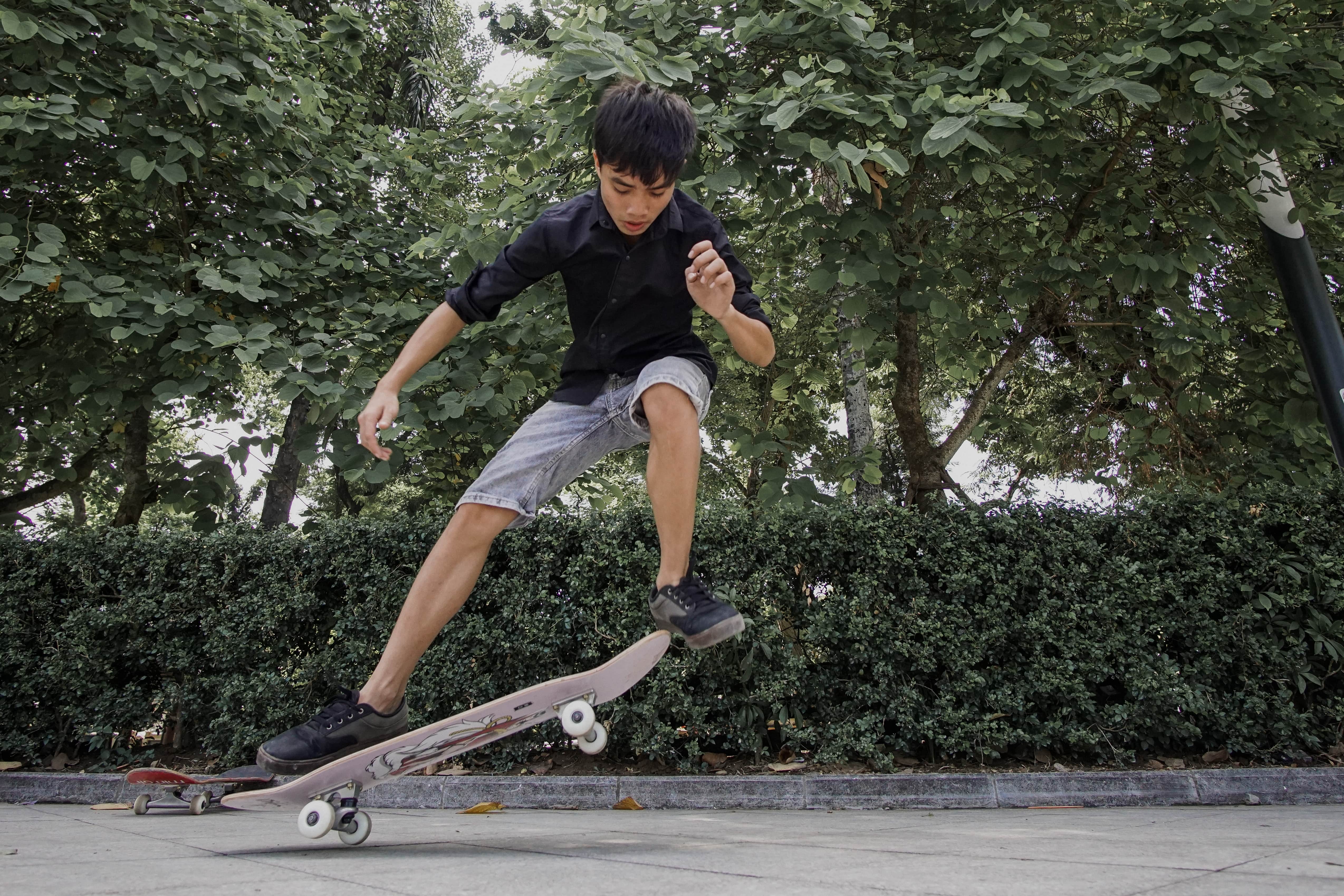 Blue Dragon-A child practicing skateboarding