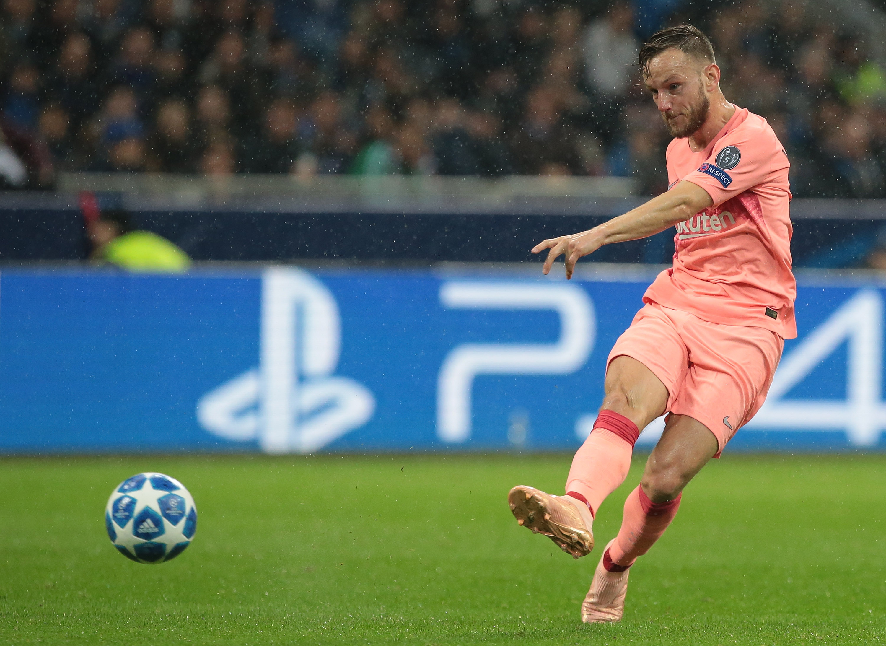 Rakitic (Photo by Emilio Andreoli/Getty Images)