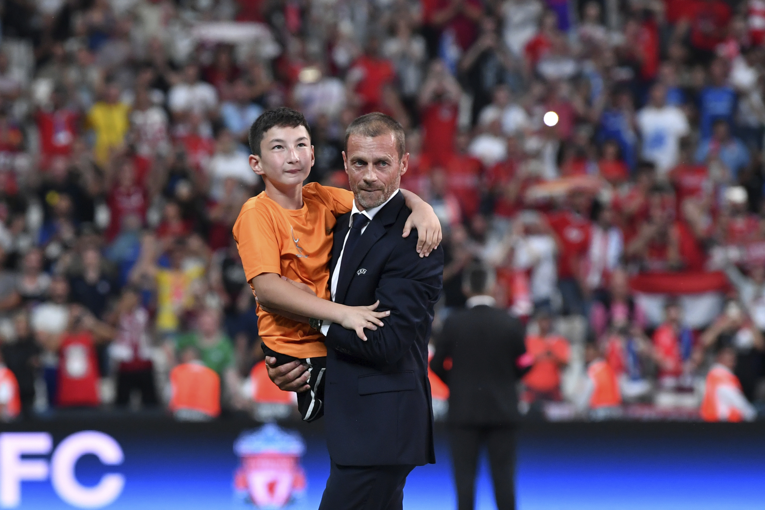 Ali trophy lifting the trophy at the Super Cup 2019 - UEFA Foundation