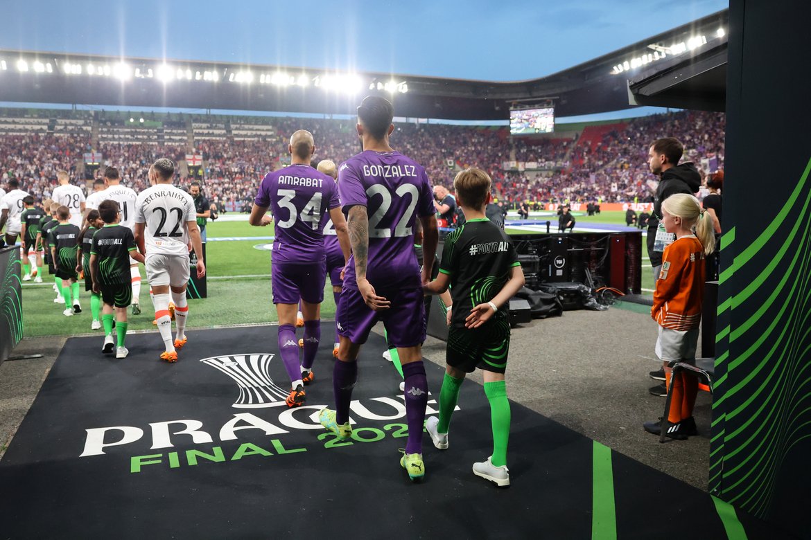 ACF Fiorentina U19 players celebrate with the trophy at end of the News  Photo - Getty Images