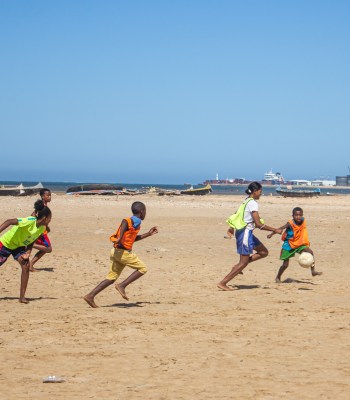 Support for children and young people living in extreme poverty